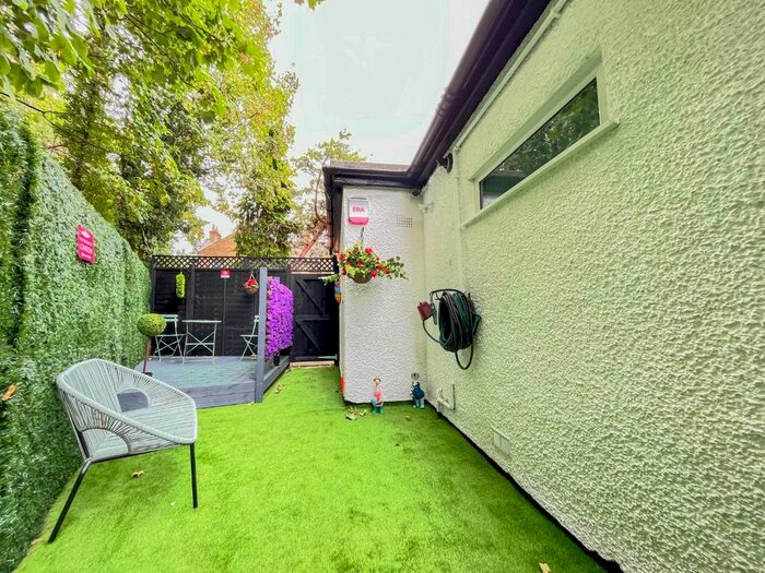 Studio To Rent In Burleigh Road, Cheshunt, Waltham Cross, EN8