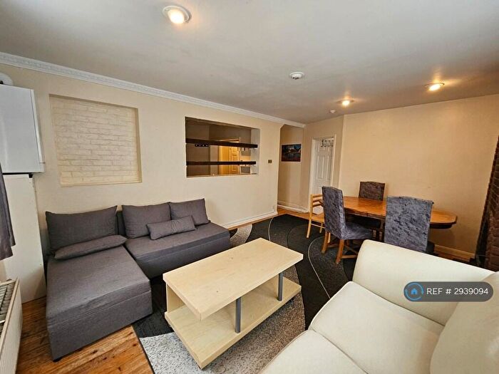 2 Bedroom Flat To Rent In Highfield Road, London, N21