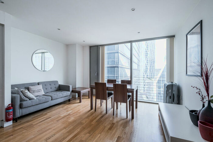 1 Bedroom Apartment To Rent In The Landmark, Canary Wharf, E14