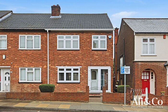 3 Bedroom Terraced House For Sale In South View Road, Grays, RM20