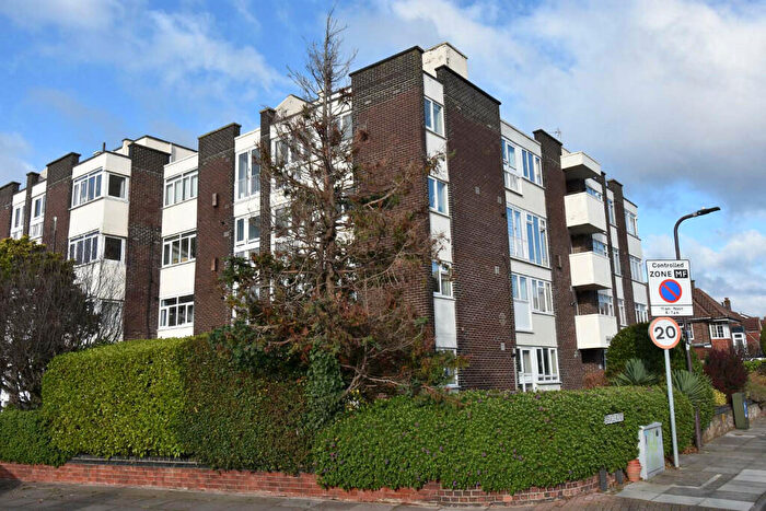 2 Bedroom Apartment For Sale In Eastern Parade, Portsmouth, Hampshire, PO4