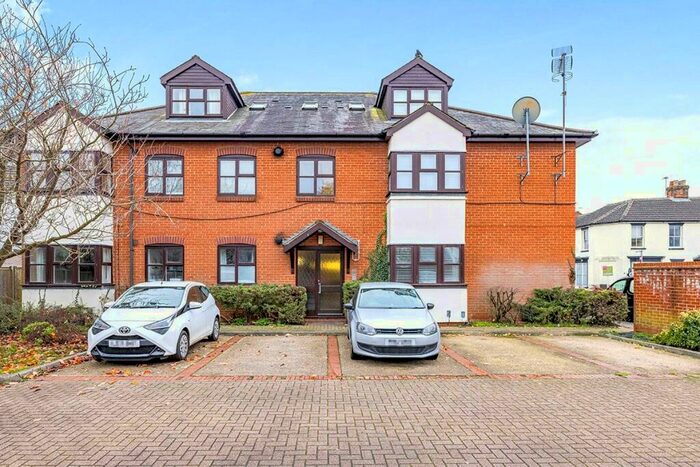 1 Bedroom Flat To Rent In Boundary Road, St. Albans, Hertfordshire, AL1