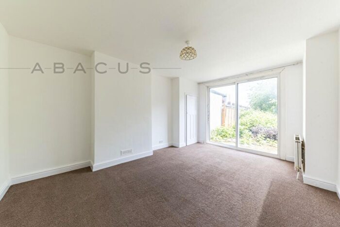 5 Bedroom House To Rent In Hendon Way, London, NW2