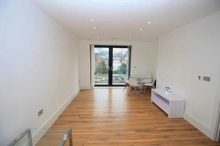 1 Bedroom Flat To Rent In Burston Road, Putney, London, SW15