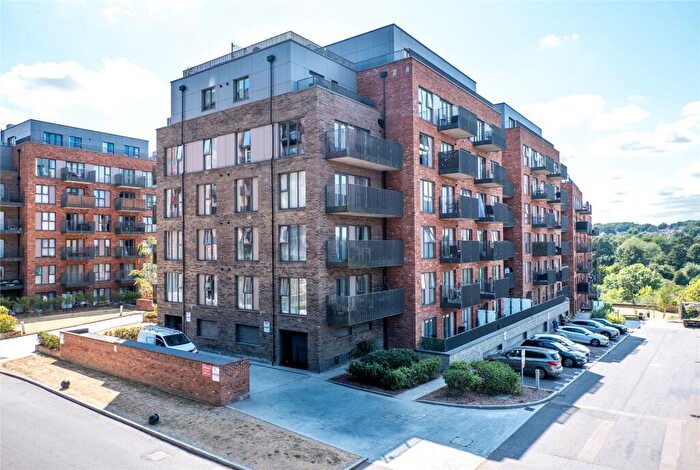 2 Bedroom Flat For Sale In Rosalind Drive, Maidstone, Kent, ME14