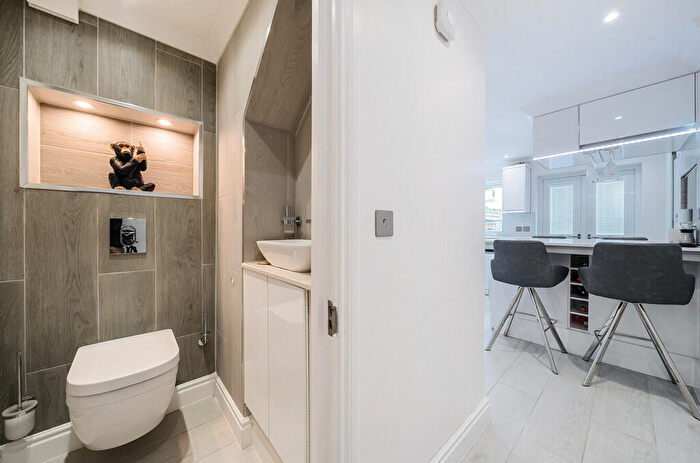 2 Bedroom Semi-Detached House For Sale In Wrythe Green Road, Carshalton, SM5