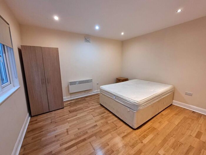 1 Bedroom Flat To Rent In Ellingfort Road, London, E8