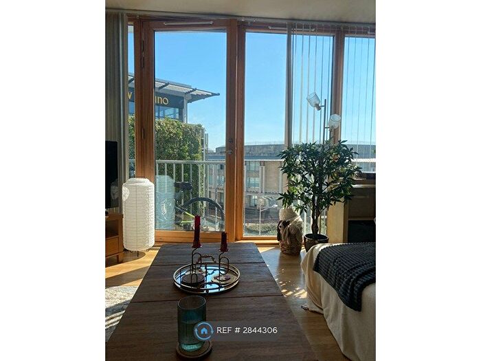 1 Bedroom Flat To Rent In Waverley House, Bristol, BS1