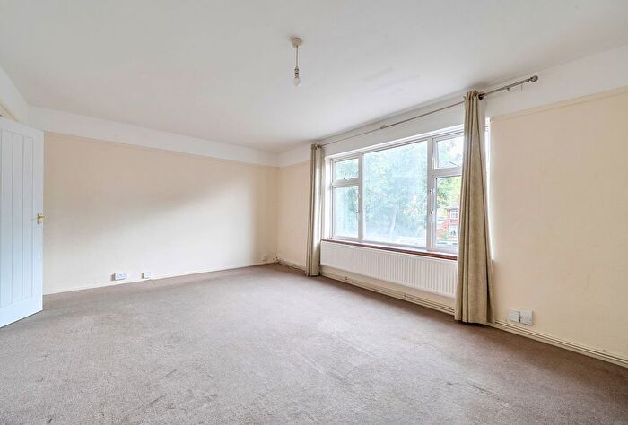 2 Bedroom Flat For Sale In Pipers Green, London, NW9