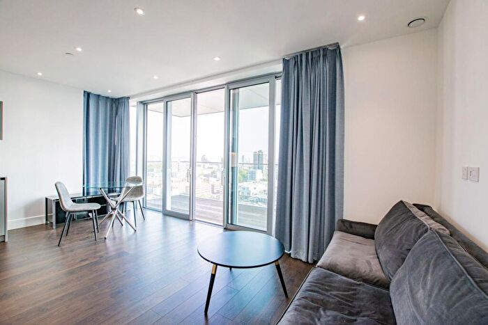 1 Bedroom Flat To Rent In Piazza Walk, E1