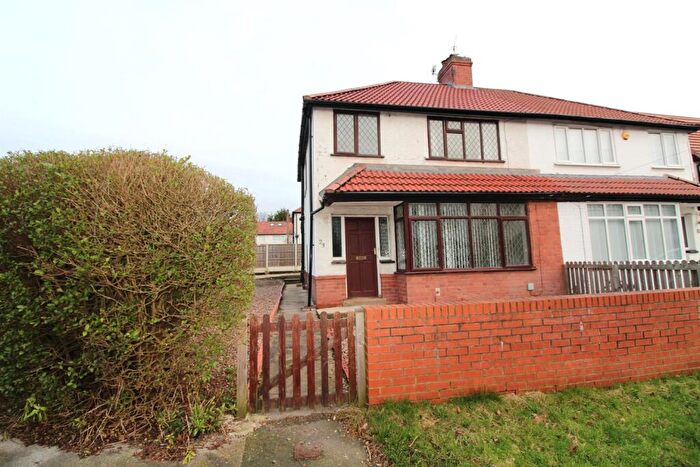3 Bedroom Semi Detached House To Rent In Nunroyd Road, Leeds, LS17