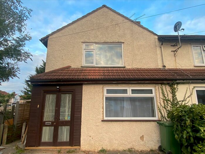 3 Bedroom Semi-Detached House To Rent In Meade Crescent, Chingford, London E4