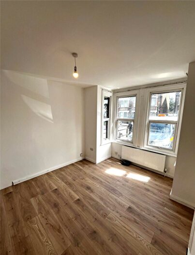 2 Bedroom Flat To Rent In The Brent, Dartford, Kent, DA1