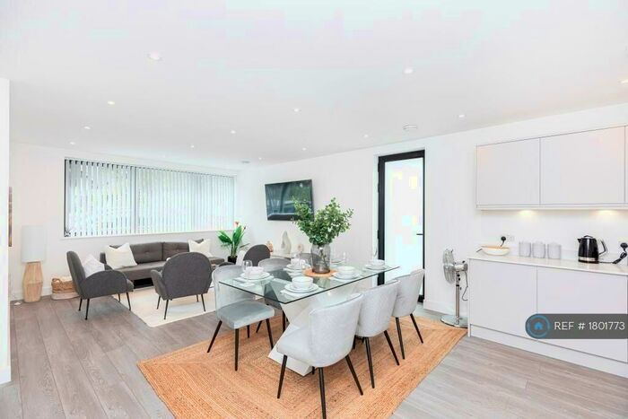 3 Bedroom Flat To Rent In Carbery Avenue, Bournemouth, BH6