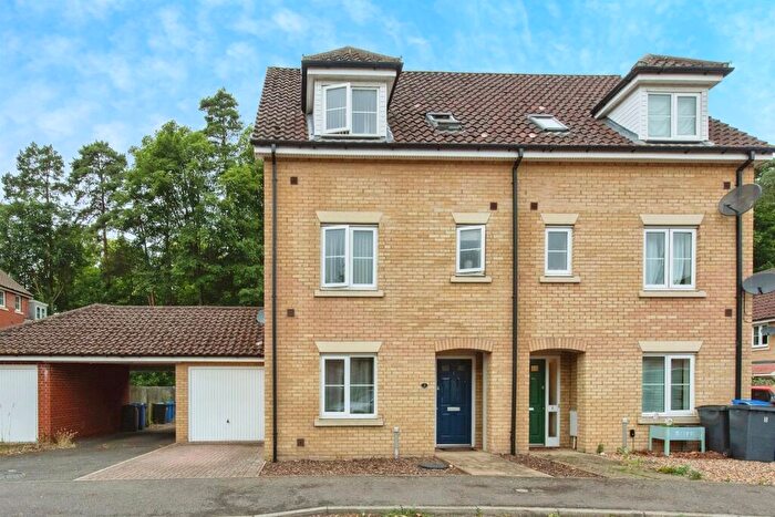 6 Bedroom Semi-Detached House For Sale In Conifer Close, Mildenhall, Bury St. Edmunds, IP28