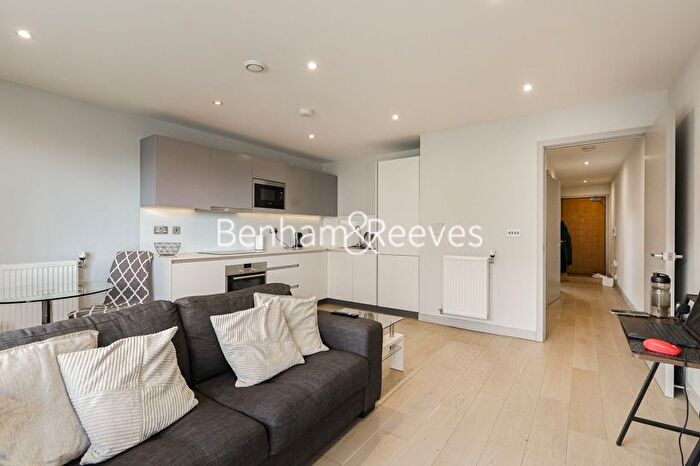 1 Bedroom Flat To Rent In Singapore Road, Ealing, W13