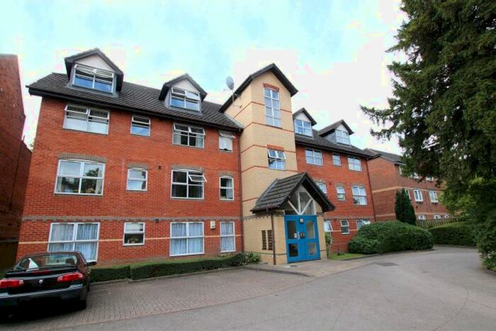 2 Bedroom Flat To Rent In Muirfield Close, Reading, Berkshire, RG1