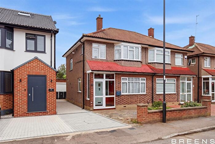 3 Bedroom Semi Detached House For Sale In Cunningham Avenue, Enfield, EN3