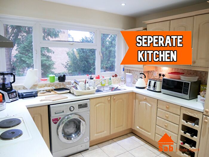 2 Bedroom Flat To Rent In Thornbury Road, Isleworth, TW7