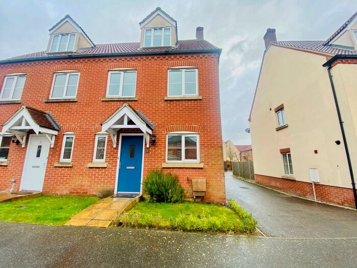 3 Bedroom Town House To Rent In Peregrine Mews, NR4