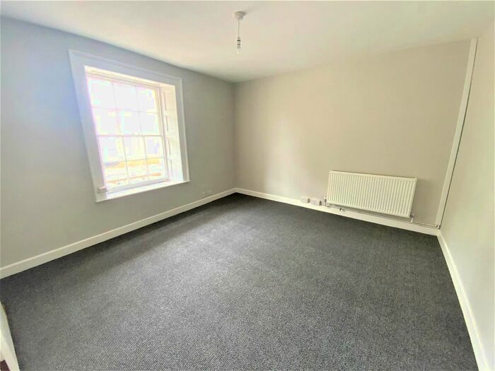 1 Bedroom Flat To Rent In Castle Street, Barnstaple, EX31