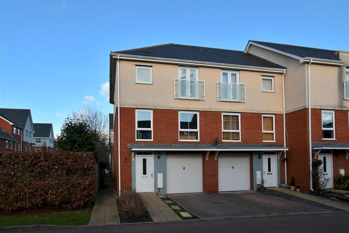 4 Bedroom Property To Rent In Parritt Road, Redhill RH1