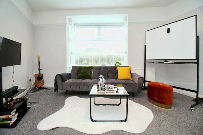 2 Bedroom Flat To Rent In Priory Crescent, Southsea, Hampshire, PO4