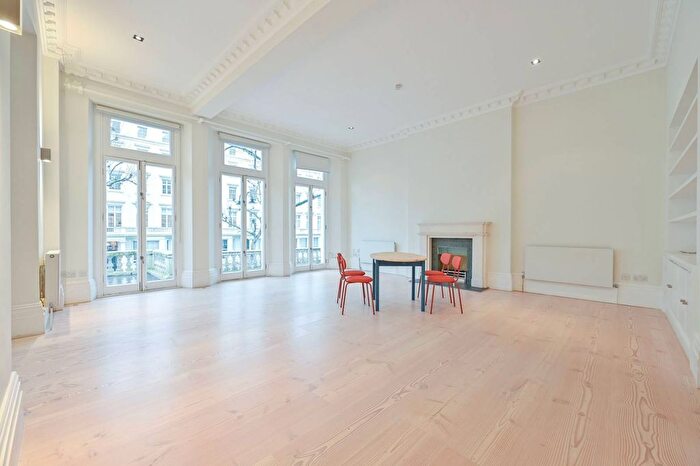 4 Bedroom Flat To Rent In Queens Gate, South Kensington, London, SW7