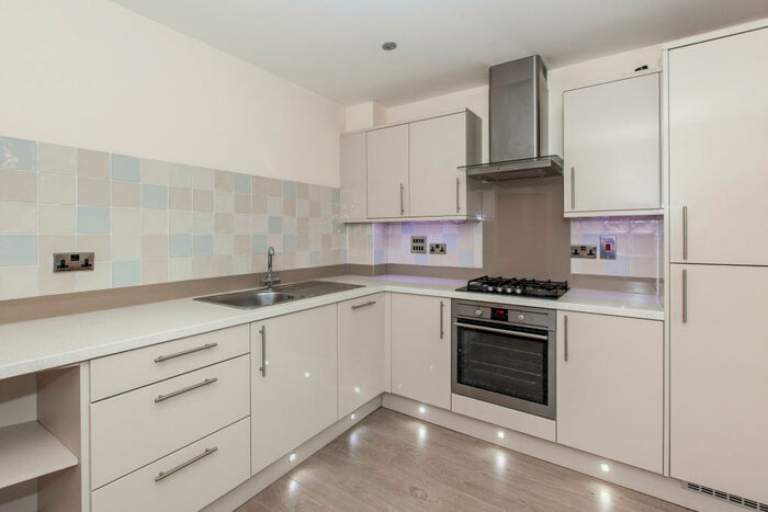 2 Bedroom Apartment To Rent In Oak Lane, SL4
