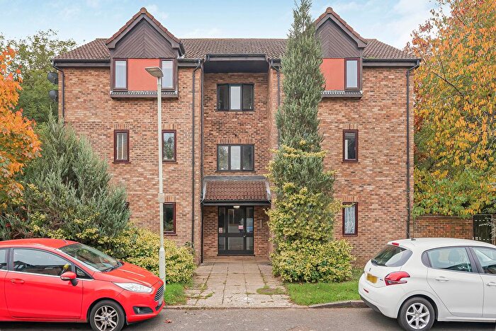 2 Bedroom Flat For Sale In Leysdown, Welwyn Garden City, Hertfordshire, AL7