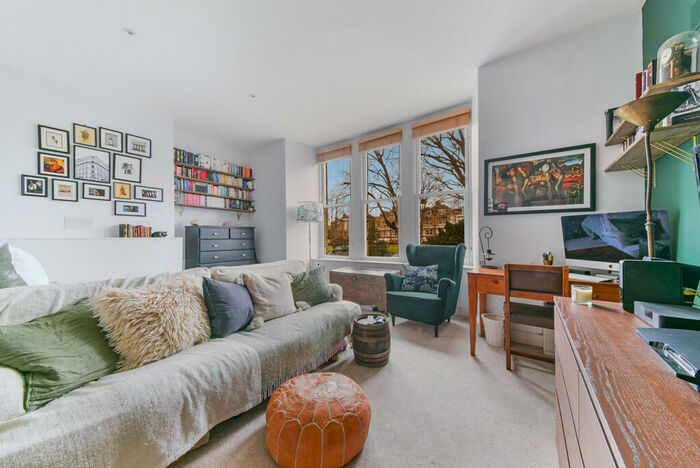 Apartment To Rent In The Gardens, East Dulwich London, SE22