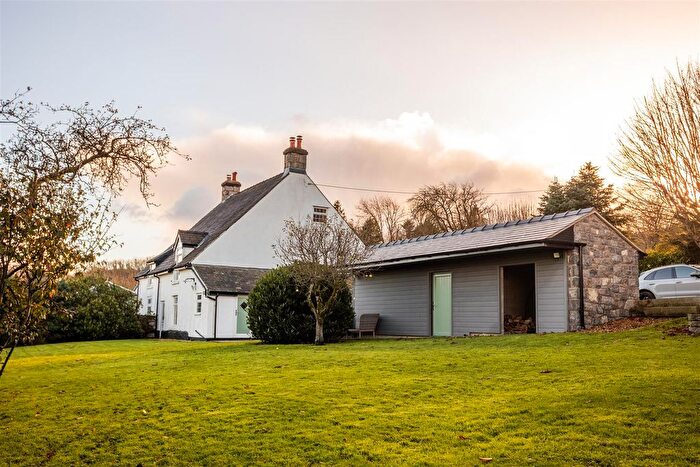 3 Bedroom Semi-Detached House For Sale In Pentre Road, Halkyn, Holywell, CH8