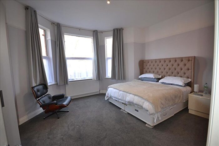 2 Bedroom Flat To Rent In Grove Road, London, NW2