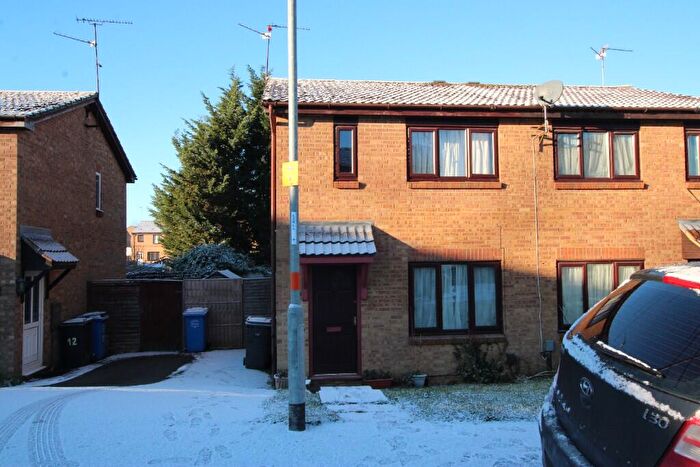 3 Bedroom Semi Detached House To Rent In Richard Close, Kettering, Northamptonshire, NN15