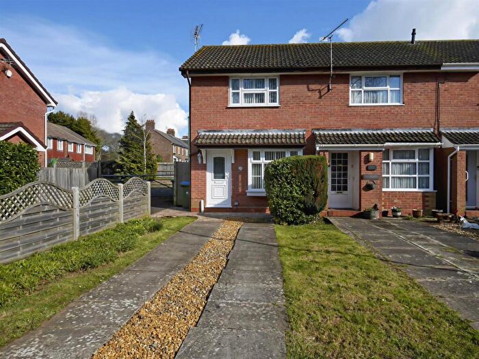 2 Bedroom End Of Terrace House For Sale In Eagles Chase, Littlehampton, BN17