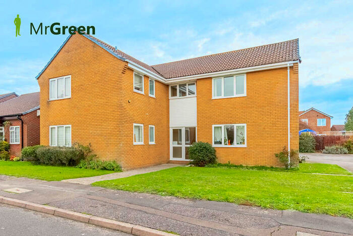 Flat To Rent In Blenheim Drive, Mudeford, BH23