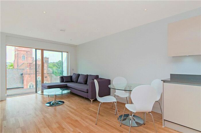 2 Bedroom Flat To Rent In Streatham High Road, London, SW16