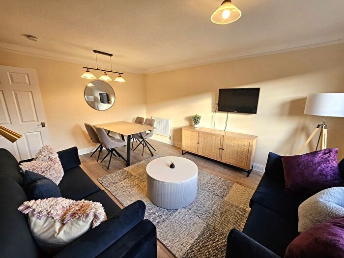 2 Bedroom Flat To Rent In Powderhall Brae, Canonmills, Edinburgh, EH7