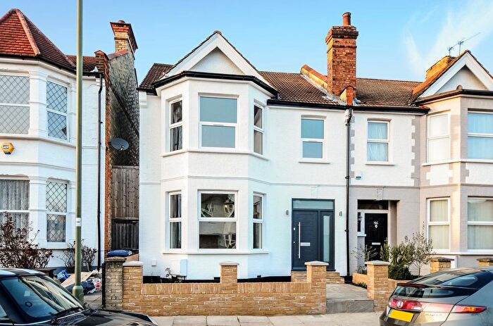 4 Bedroom Detached House To Rent In Fallow Court Avenue, North Finchley, London, N12