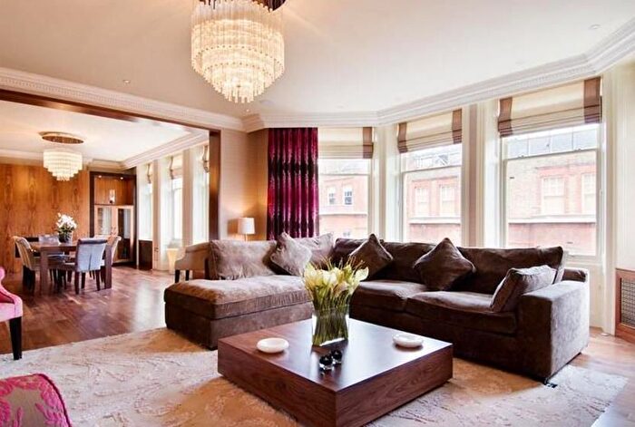 3 Bedroom Flat To Rent In Montagu Mansions, Marylebone, London, W1U