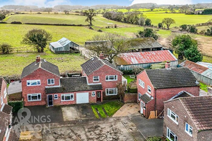 3 Bedroom Link Detached House For Sale In Gale Close, Hales, Norwich, NR14