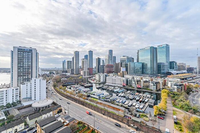 2 Bedroom Flat To Rent In Streamlight Tower, Canary Wharf, London, E14