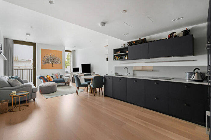 1 Bedroom Apartment For Sale In Little Britain, London, EC1A