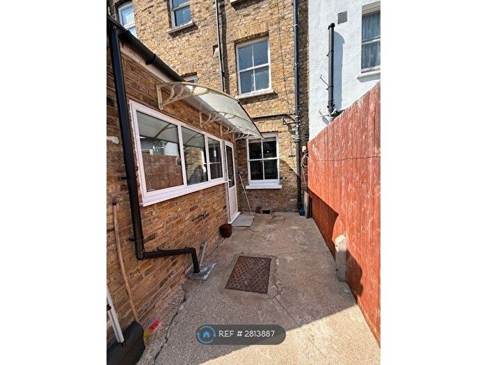3 Bedroom Semi-Detached House To Rent In Henshaw St, London, SE17