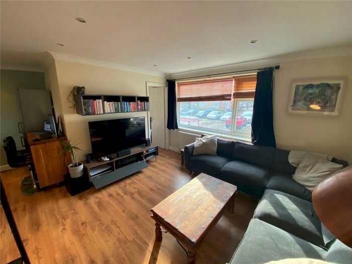 1 Bedroom Apartment To Rent In Bounds Green Road, London, N11