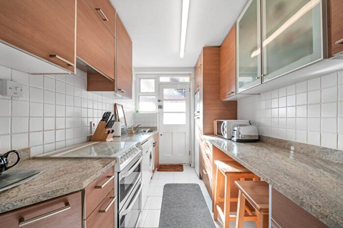 2 Bedroom Flat For Sale In St Leonards Court, St Leonards Road, SW14