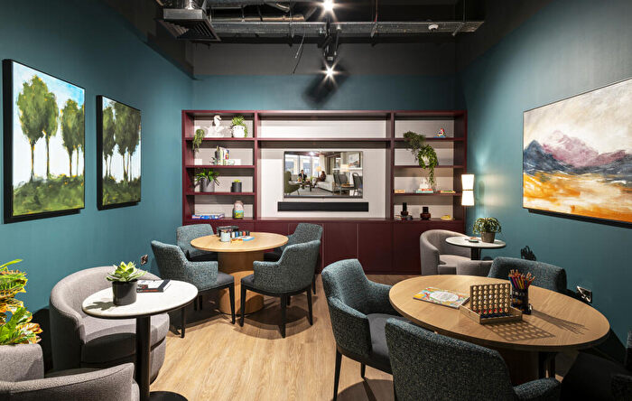 Apartment To Rent In Ocean Drive, Edinburgh, EH6