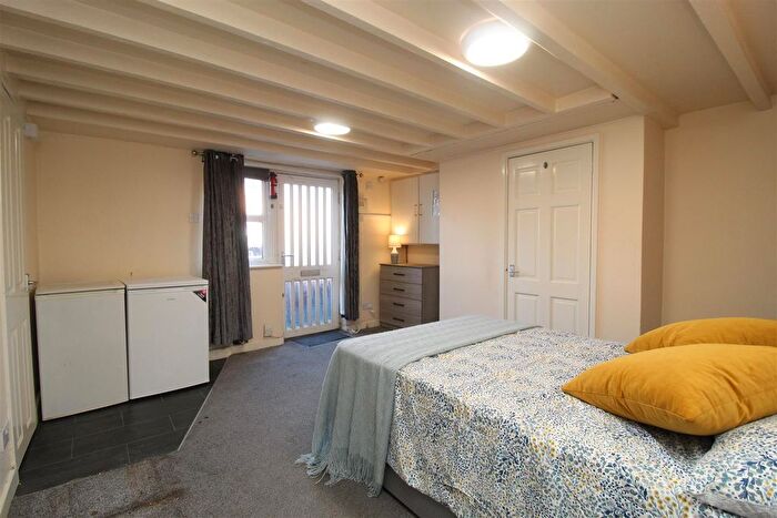 1 Bedroom Flat To Rent In Highbury Road, Headingley, Leeds, LS6