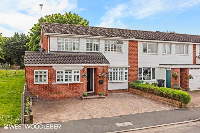 4 Bedroom Semi Detached House For Sale In Beechfield, Hoddesdon, EN11