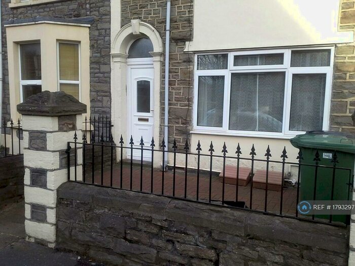 2 Bedroom Flat To Rent In Kingswood, Bristol, BS15